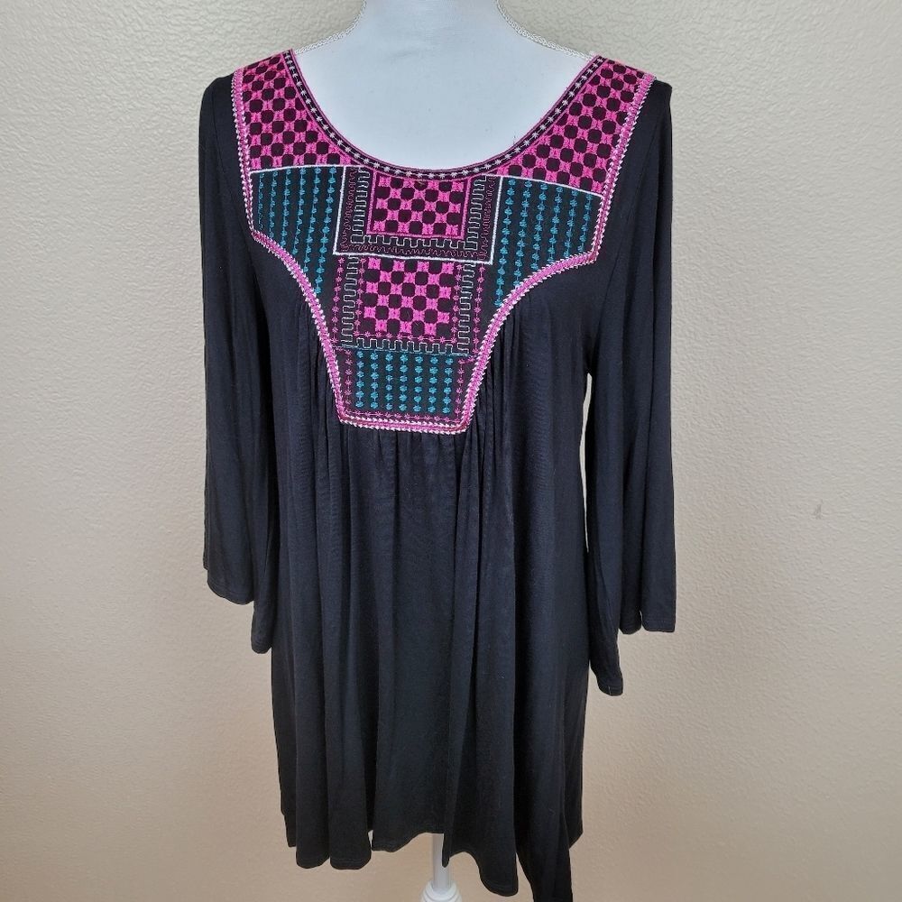 Voll Pink Green on Blk Embroidered Pullover Top M (2369)